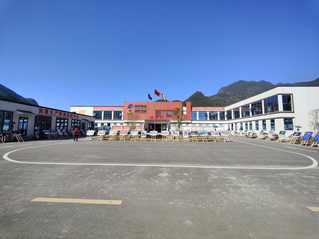 2022��11��14���������������ʹ�·����ʷ����Ӱչ�״��߽����蹤�ء������ƿ���˾��֯���᳹��ʵ���Ķ�ʮ���� �𾢿������ƿ�������ʱ�ơ������ƿ�����������ӰѲչ���� (1)